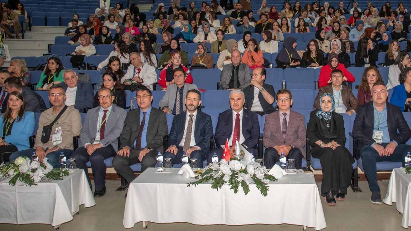 Selçuk’ta 3. Beslenme ve Metabolizma Sempozyumu başladı